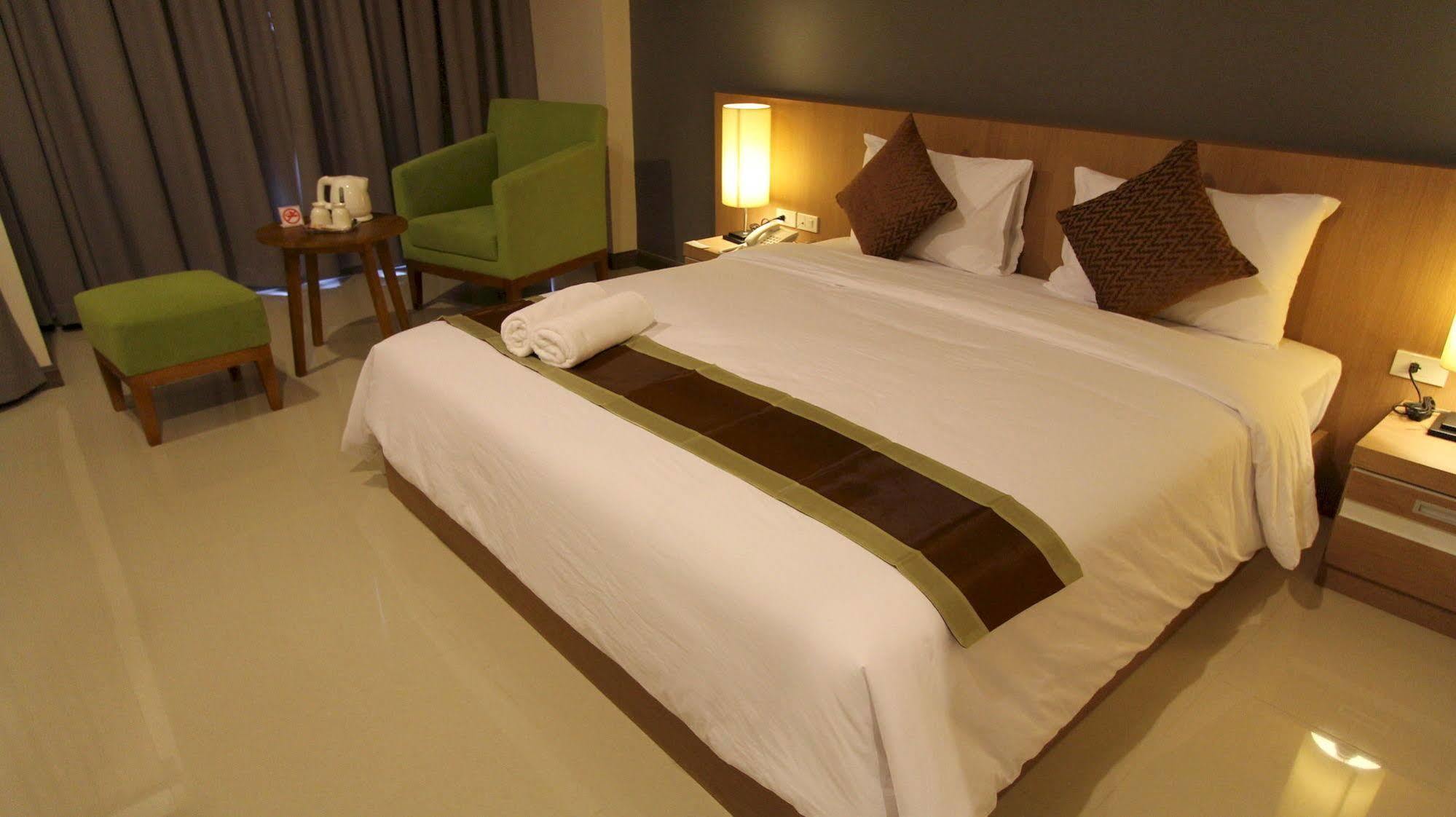 S Tara Grand Hotel Surat Thani Luaran gambar